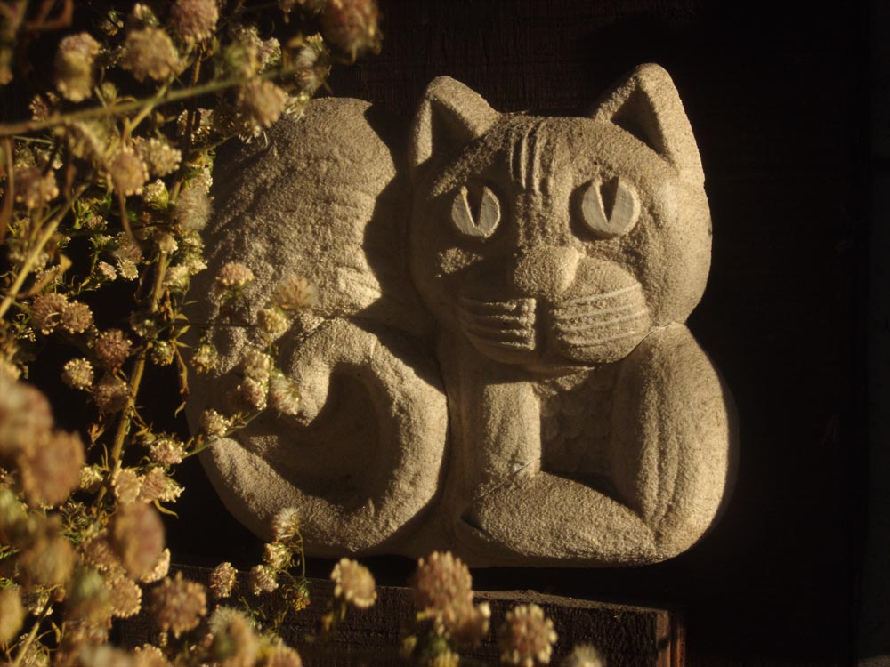 cat sculpture