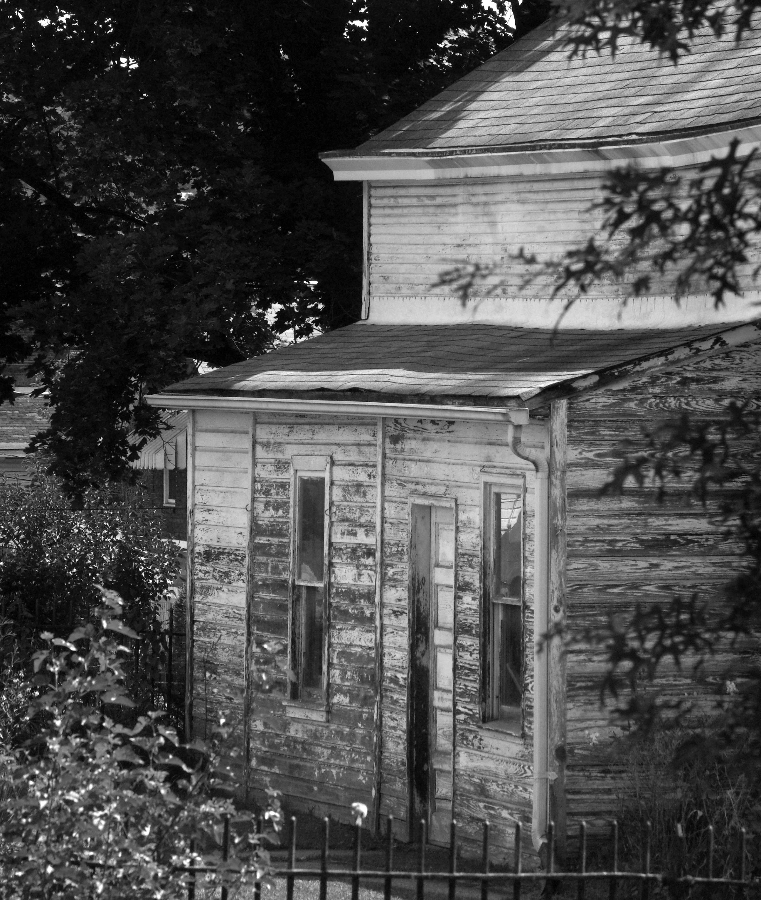 old peeling barn in black and white.