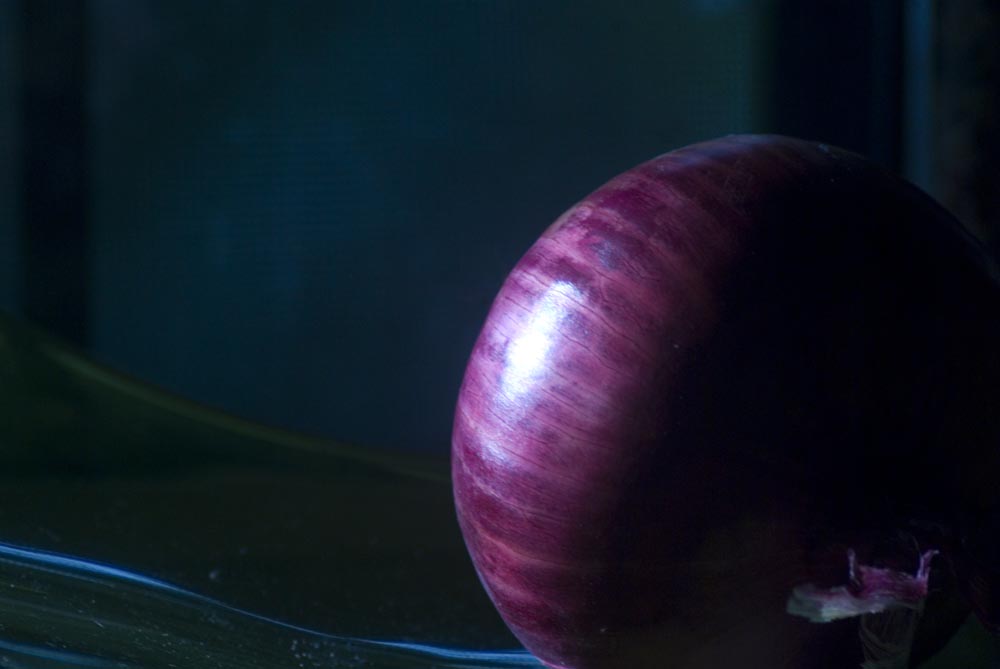 red onion on green plate