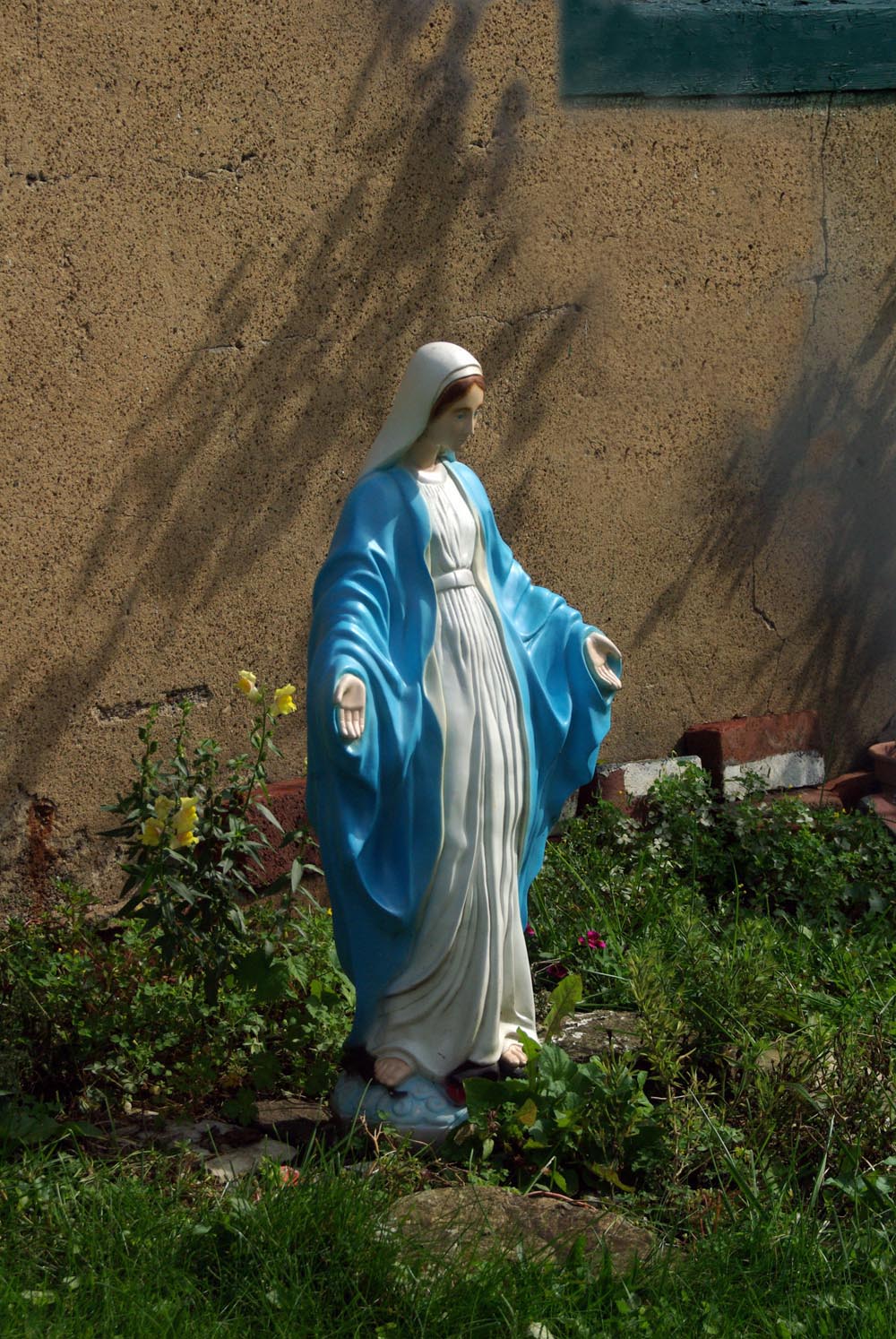statue of the blessed virgin mary